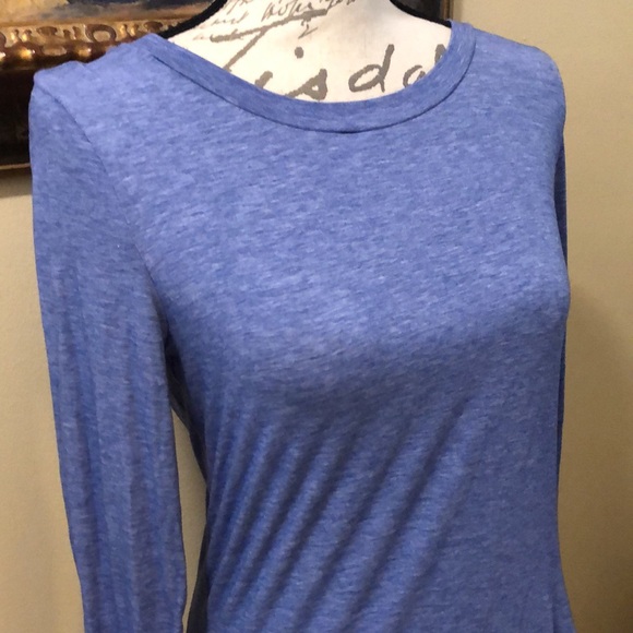 💙 GapFit breathe variegated stretchy long thumb hole sleeve performance top - Picture 2 of 14